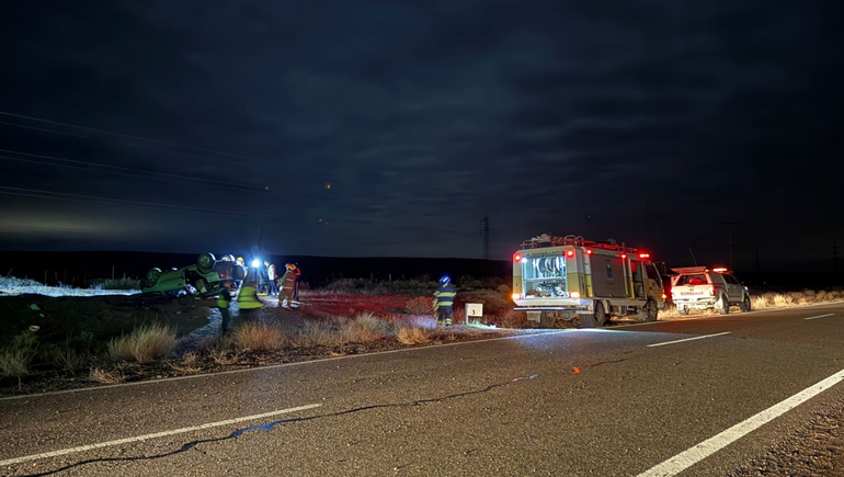 El autovuelco en la Ruta 237 tuvo una fuga de gas y causó alarma en Picún Leufú.