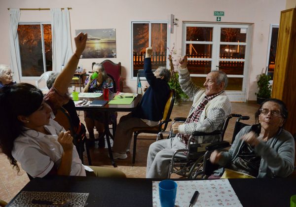 Darles cuidado a los abuelos cuesta hasta $20 mil al mes