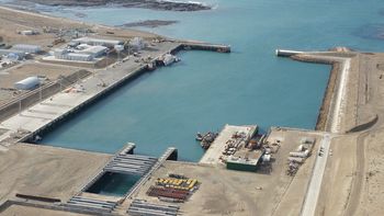 Las autoridades del puerto de Caleta Olivia reconocieron que hacen falta mejoras en la seguridad. Las autoridades del puerto de Caleta Olivia reconocieron que hacen falta mejoras en la seguridad.
