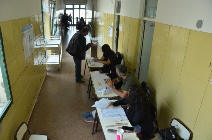 Comenzó la jornada electoral: Neuquén y el país ya votan en las PASO