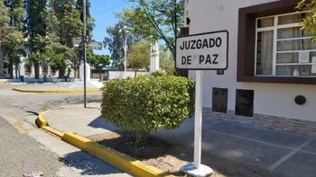 Juzgado de Paz de Luis Beltrán, donde tomaron medidas contra el hombre acusado de acosar a una adolescente. | LM Neuquen Juzgado de Paz de Luis Beltrán, donde tomaron medidas contra el hombre acusado de acosar a una adolescente.