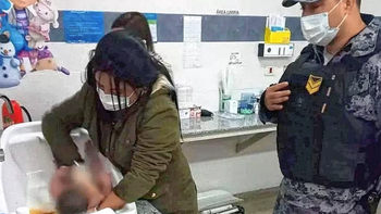 un bebe fue rescatado de un pozo ciego: detuvieron a su madre un bebe fue rescatado de un pozo ciego: detuvieron a su madre