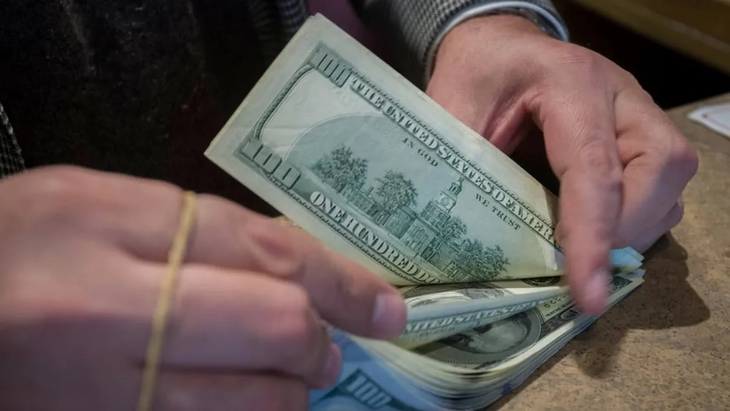 D&oacute;lares bajo el colch&oacute;n: los argentinos tienen 260.000 millones de d&oacute;lares por fuera del sistema.