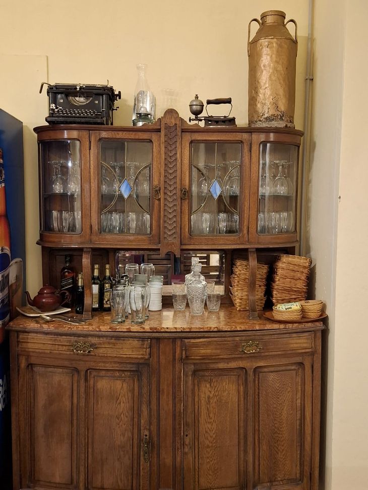 Un pedazo de historia vuelve al Alto Valle. El viejo boliche de chacra es ahora un bodegón familiar. Un pedazo de historia vuelve al Alto Valle. El viejo boliche de chacra es ahora un bodegón familiar.