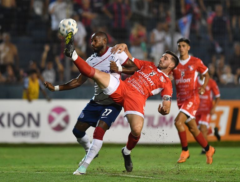 As&iacute; pele&oacute; Independiente de Chivilcoy cada pelota para complicar a San Lorenzo.