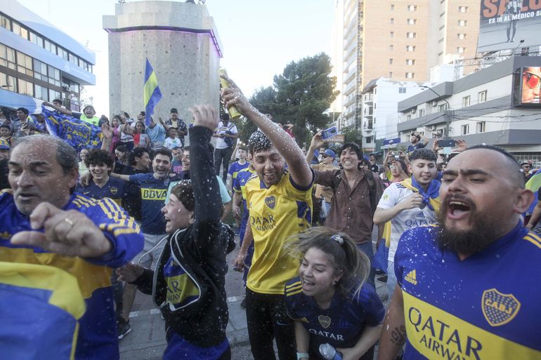 Buscate en las mejores fotos del festejo neuquino de Boca campeón