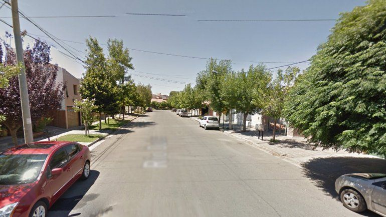 Violenta entradera en el barrio Genoveva: maniataron a una mujer, la encerraron en el baño, y se llevaron su auto