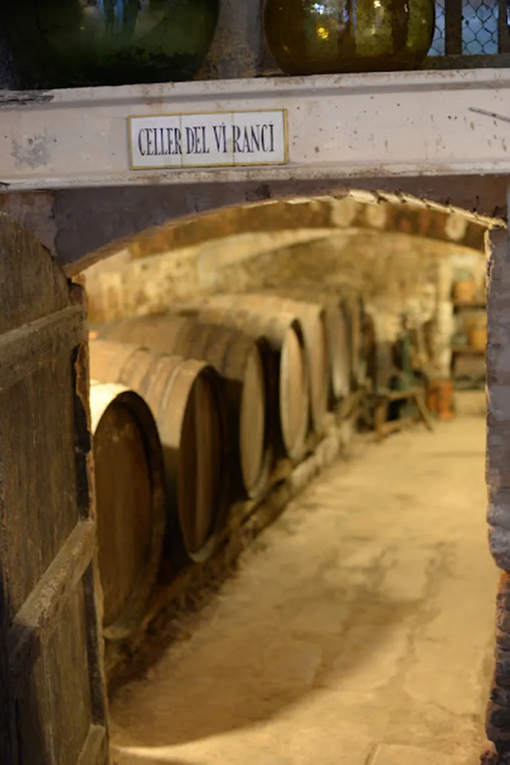 Beber una botella completa es una tarea más compleja. Beber una botella completa es una tarea más compleja.