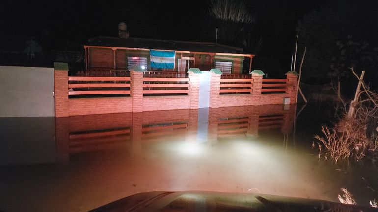 Inundación y evacuados: el desastre que dejó la crecida del río Neuquén