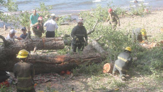 La costa del Lácar donde fallecieron los hermanitos. Y el dique Ballester, donde cayó el estruendoso rayo.