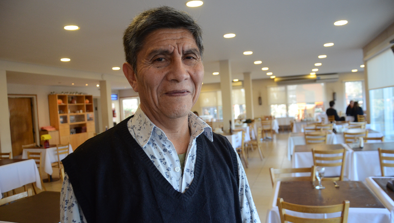 La historia del mozo del ACA que atendió a Alfonsín y a Favaloro