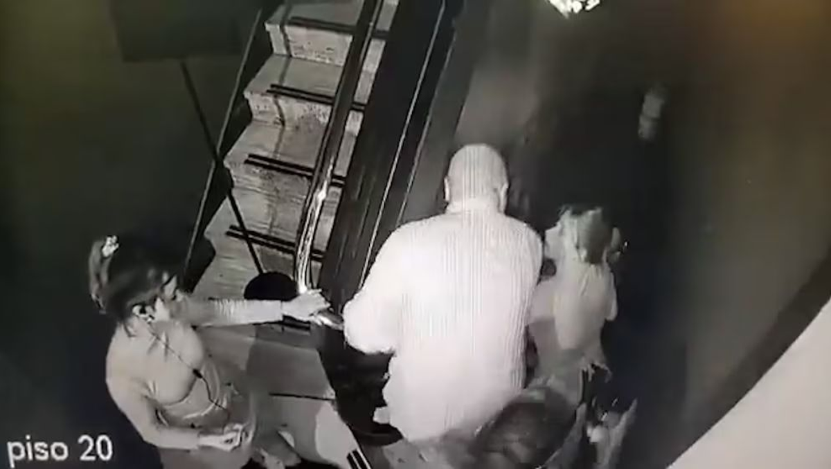 El agresor fue identificado por las cámaras de seguridad del restaurante.
