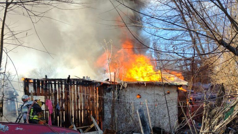Junín de los Andes: voraz incendio dejó a una familia en la calle