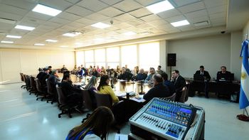 La Legislatura dio el primer paso para la aprobación del proyecto de peajes. La Legislatura dio el primer paso para la aprobación del proyecto de peajes.