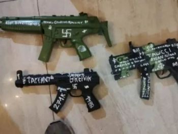 Adolescente planeaba un tiroteo en masa en una escuela de Caballito y fue detenido. Adolescente planeaba un tiroteo en masa en una escuela de Caballito y fue detenido.