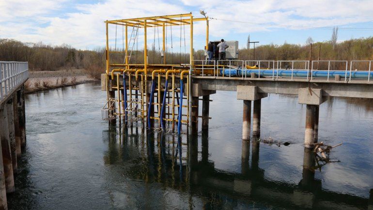 El río viene bajo en Centenario.