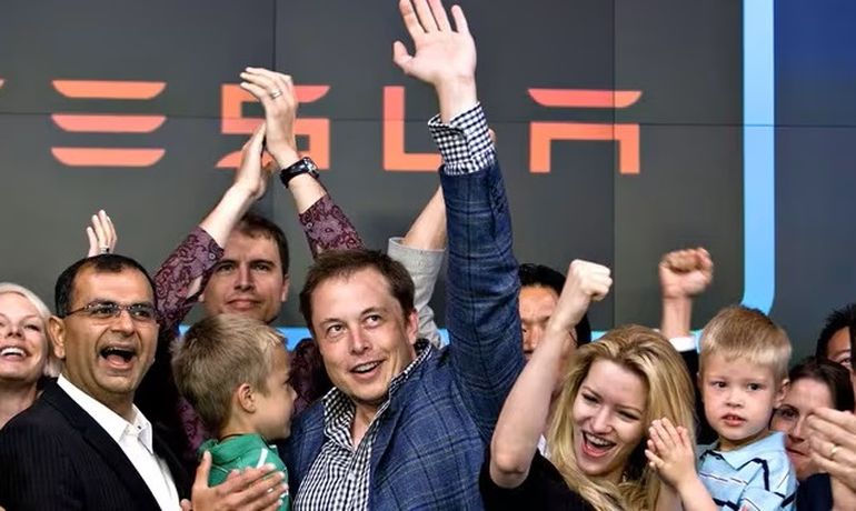 Elon Musk y Justine Wilson, con los mellizos en brazos. Elon Musk y Justine Wilson, con los mellizos en brazos.