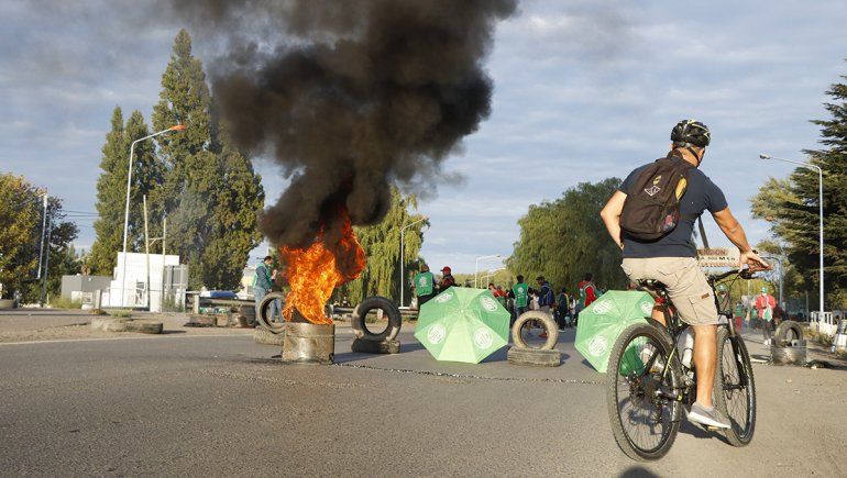 Después de 6 horas de piquete, ATE liberó los puentes carreteros