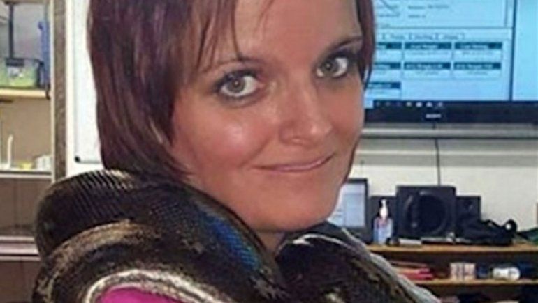 Tenía 140 serpientes y una la asfixió hasta matarla