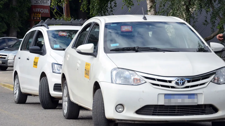 Taxistas no quieren saber nada con Uber en la cordillera neuquina