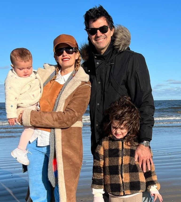 La actriz y su marido con sus hijas Belita y Julia. La actriz y su marido con sus hijas Belita y Julia.