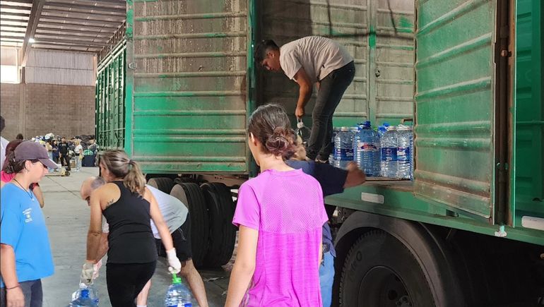 La Cooperativa Obrera y Cáritas llevaron a cabo una movida solidaria por Bahía Blanca / Foto Gentileza