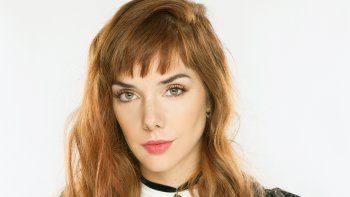 Amor intenso. Julieta y Violeta Urtizberea  viven su historia de amor en la ficción con naturalidad. Nos compenetramos con el día a día, vivimos su romance como los fans, capítulo a capítulo, dijo Julieta.