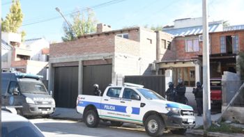 El allanamiento de la policía de Chubut en la casa del Chavo Ferreyra: aclararon que no está vinculado con el video del escándalo judicial por supuesta coima. El allanamiento de la policía de Chubut en la casa del Chavo Ferreyra: aclararon que no está vinculado con el video del escándalo judicial por supuesta coima.