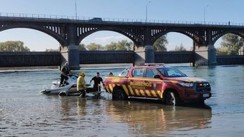 se dio vuelta el kayak y casi se ahogan padre e hijo en el rio neuquen: tenian principio de hipotermina se dio vuelta el kayak y casi se ahogan padre e hijo en el rio neuquen: tenian principio de hipotermina