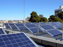 La generación distribuida sigue creciendo en el sector energético. El sector comercial/industrial lidera la potencia instalada con 79.730 kW a septiembre de 2025. La generación distribuida sigue creciendo en el sector energético. El sector comercial/industrial lidera la potencia instalada con 79.730 kW a septiembre de 2025.