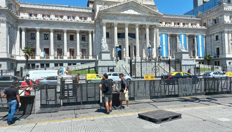 Asume Javier Milei y comenzaron los preparativos de seguridad en el Congreso, donde inicia la jornada. Asume Javier Milei y comenzaron los preparativos de seguridad en el Congreso, donde inicia la jornada.