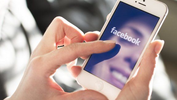Facebook vuelve a probar con reintegrar las llamadas de audio y video.