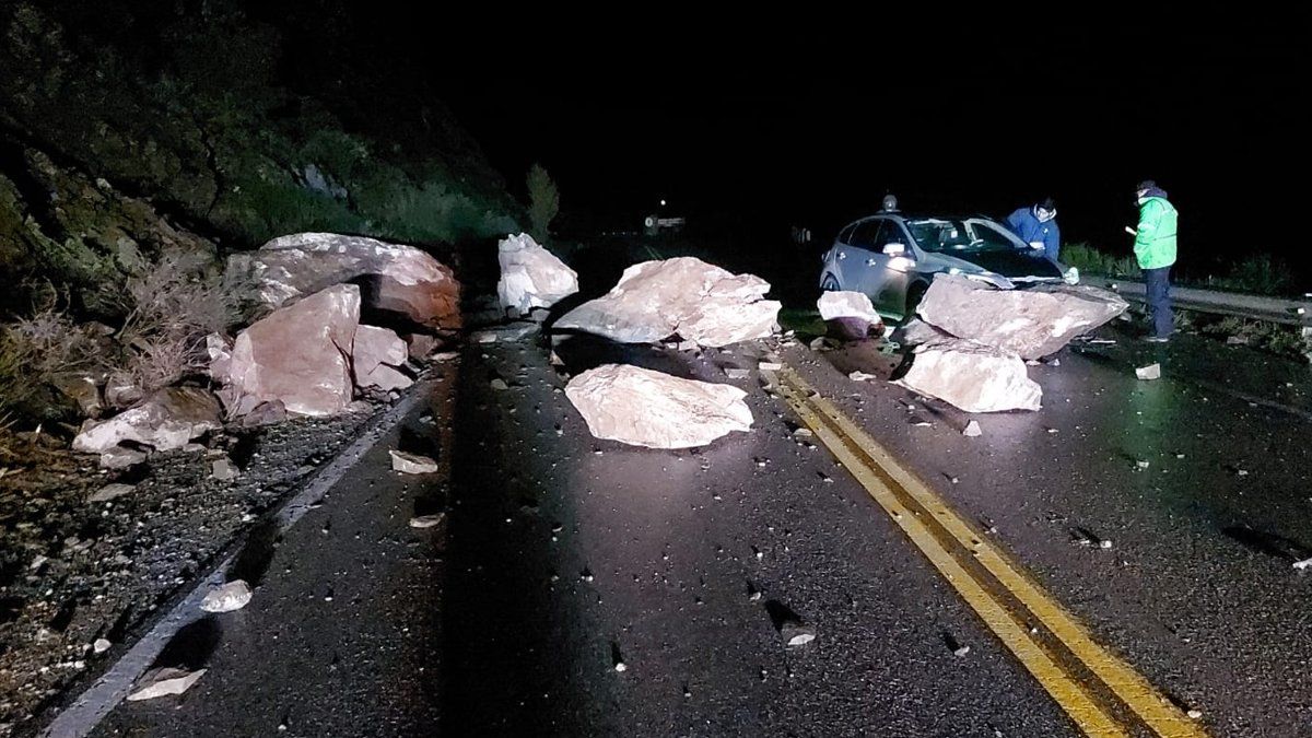 Salvó su vida al esquivar enormes piedras sobre la ruta de Siete Lagos