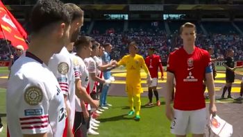 el capitan el urawa no saludo a los jugadores de river y despues regalo un gol