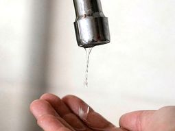 En un barrio de Las Perlas analizaron el agua que consumen y el resultado es alarmante. En un barrio de Las Perlas analizaron el agua que consumen y el resultado es alarmante.