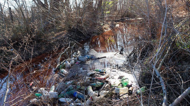 El Canal de los Milicos genera contaminación en la zona ribereña desde hace varios años.