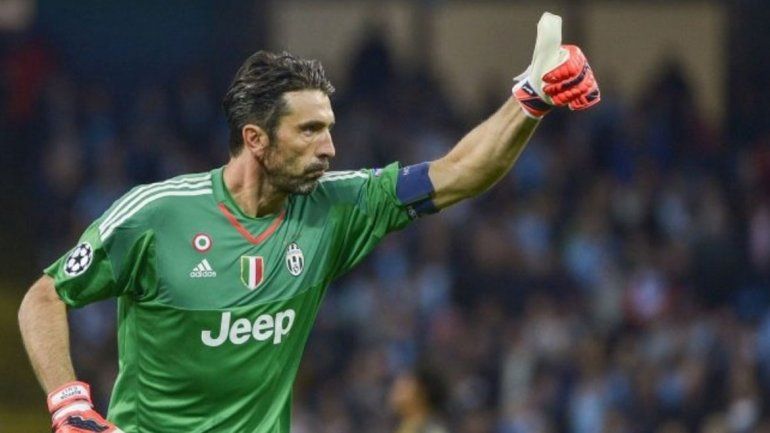 Buffon es el nuevo arquero del PSG francés