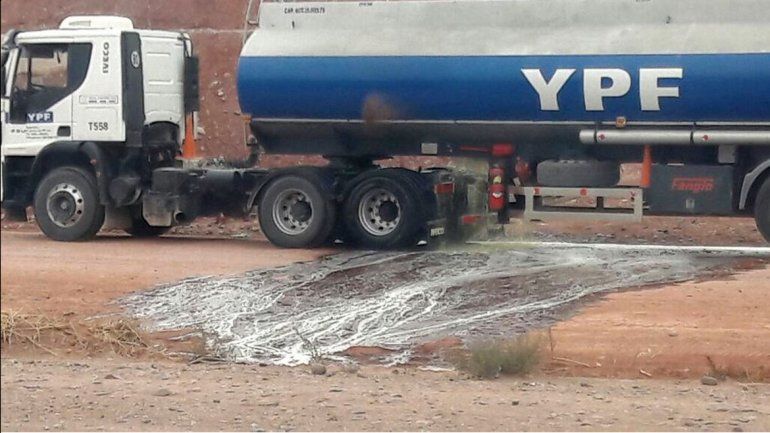 Se rompió un camión y derramó 11 mil litros de nafta