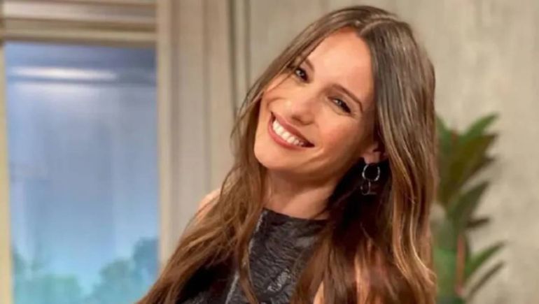 Este es el famoso Cipo: la foto de Pampita con el banderín albinegro