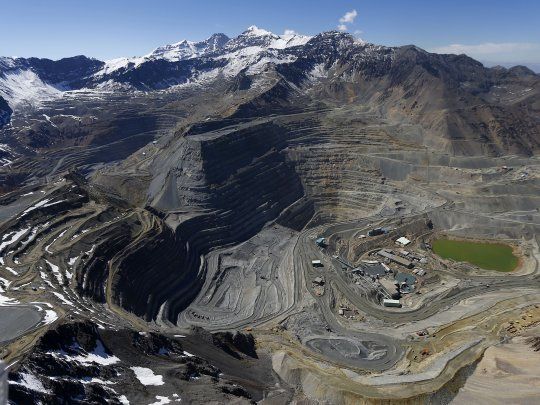 Imagen de archivo: vista aérea de la mina Andina de Codelco y Los Bronces de Anglo American en una zona de glaciares en la Codillera de Los Andes cerca de Santiago, Chile, el 17 de noviembre de 2014.