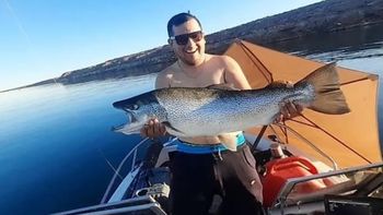 una captura record en mari menuco: un pescador saco una trucha marron de mas de 9 kilos una captura record en mari menuco: un pescador saco una trucha marron de mas de 9 kilos
