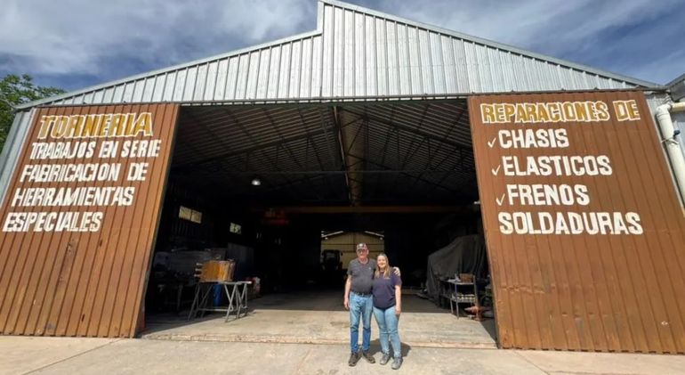 Magalí aceptó el desafío de seguir con la empresa familiar en Rincón de los Sauces. Magalí aceptó el desafío de seguir con la empresa familiar en Rincón de los Sauces.