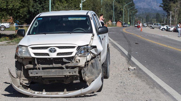 Iba cruzando la Ruta 40, fue atropellada por una camioneta y murió