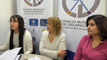 Las funcionarias municipales Luciana Bordón, Gabriela Simunovic y Silvina Casas en la conferencia de prensa de este lunes en Comodoro Rivadavia. Las funcionarias municipales Luciana Bordón, Gabriela Simunovic y Silvina Casas en la conferencia de prensa de este lunes en Comodoro Rivadavia.