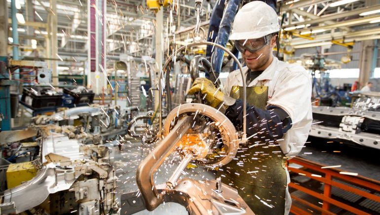 Fuerte retroceso para la actividad industrial, y el panorama empeorará este año.