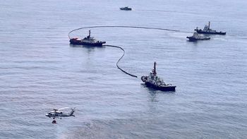 Tailandia: la fuga en un oleoducto provocó un enorme derrame de petróleo