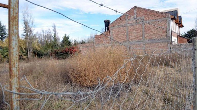 La gente no limpia los terrenos