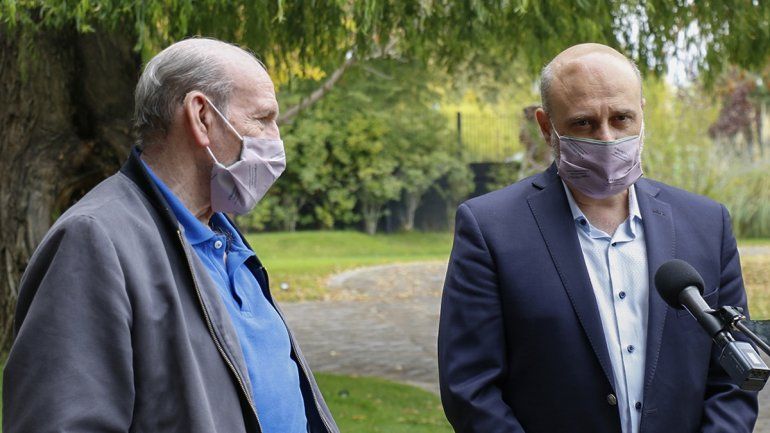 Edgardo Phielipp, vicepresidente de ACIPAN, y Daniel González, jefe de Gabinete de la provincia, ofrecieron una rueda de prensa.