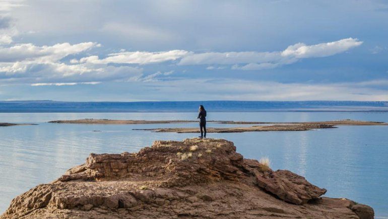La joven neuquina que mantiene viva la historia de una ciudad que quedó bajo agua