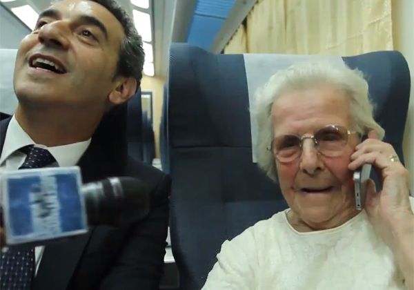 Cristina conversó con una pasajera del nuevo tren a Mar del Plata